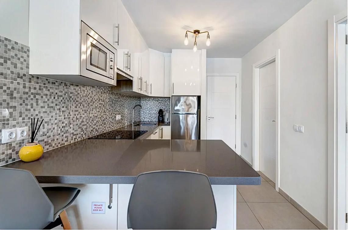 Apartamento De Lujo En Torre Del Sol, Playa De Las Americas Arona  Luaran gambar