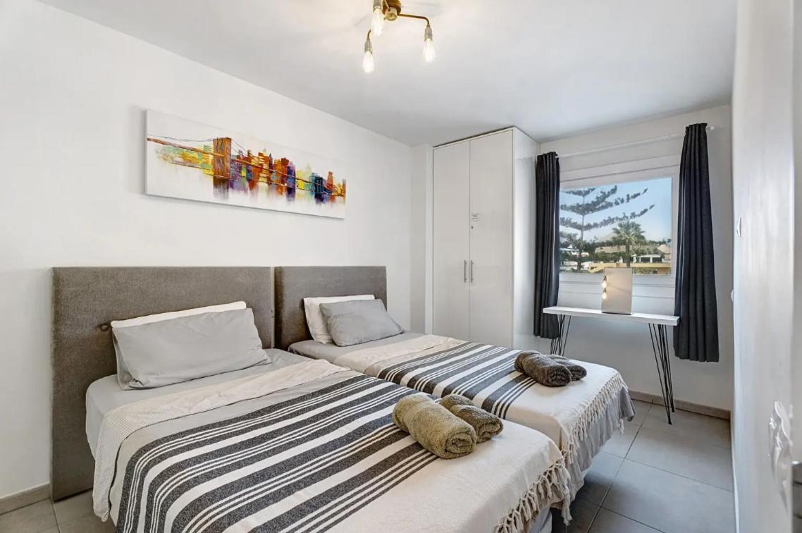Apartamento De Lujo En Torre Del Sol, Playa De Las Americas Arona  Luaran gambar